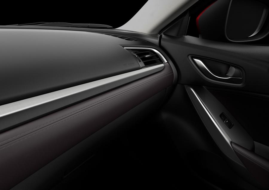 Детали интерьера Mazda6 Wagon 2015 года  (фото 28 из 77)